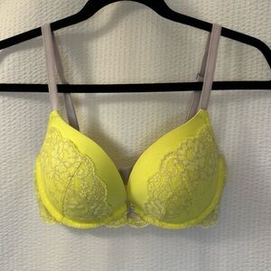 Victoria's Secret Dream Angels Sexy Lace Yellow Push Up Bra Size: 36C